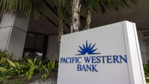 PacWest Stock Plummets 23% Amid New Deposit Outflow crsreo